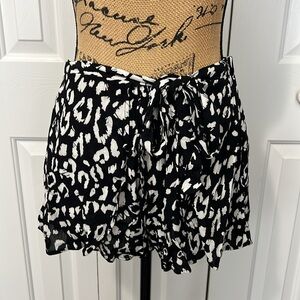 BNWT Lulus Black & White Loose Fit Tie Waist Shorts